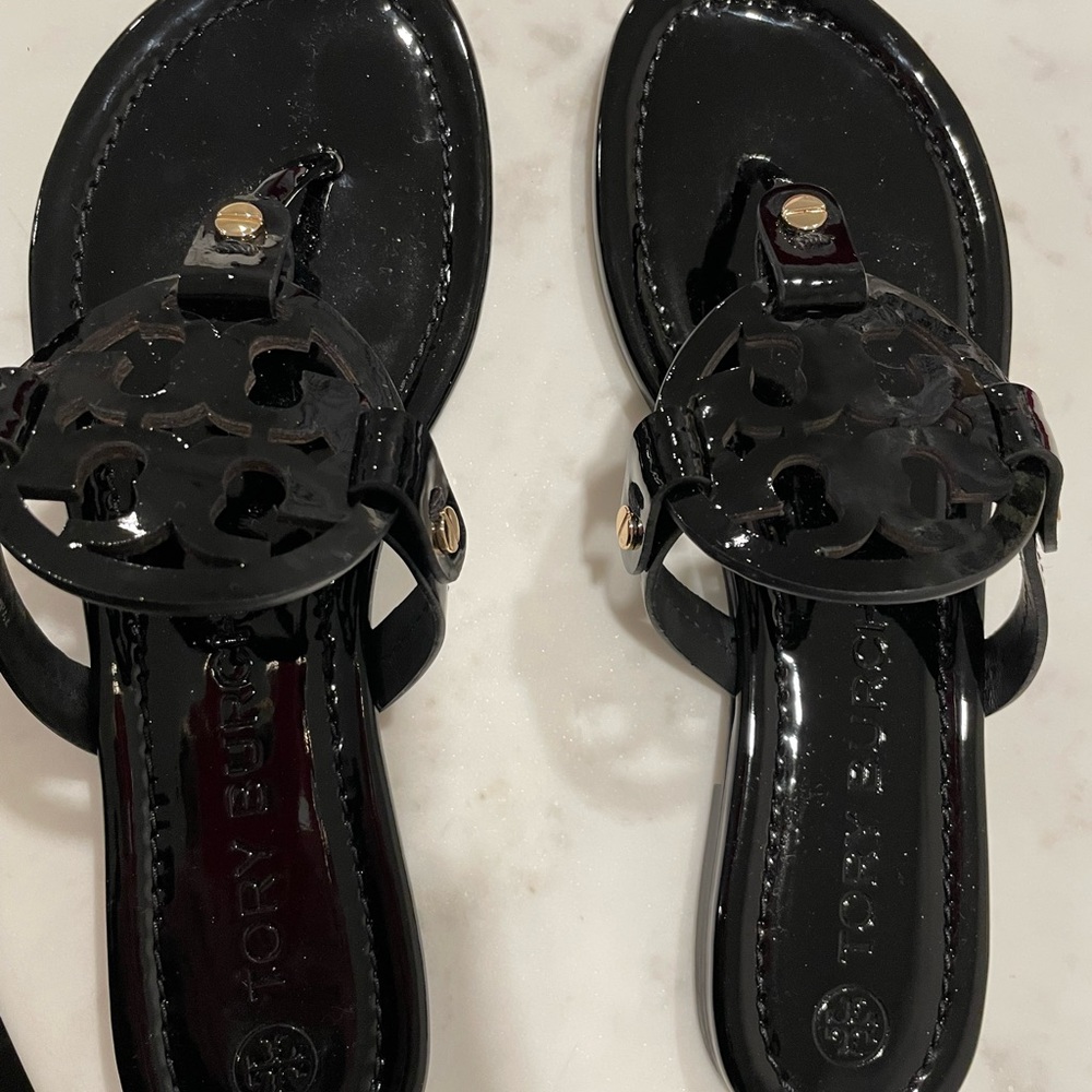 Tory Burch paten sandals